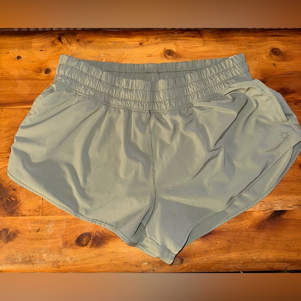 Aerie Offline Active Green Women's Shorts Sz M